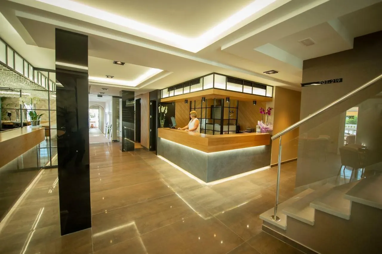 Hotel Diufain Conil De La Frontera 3*,
