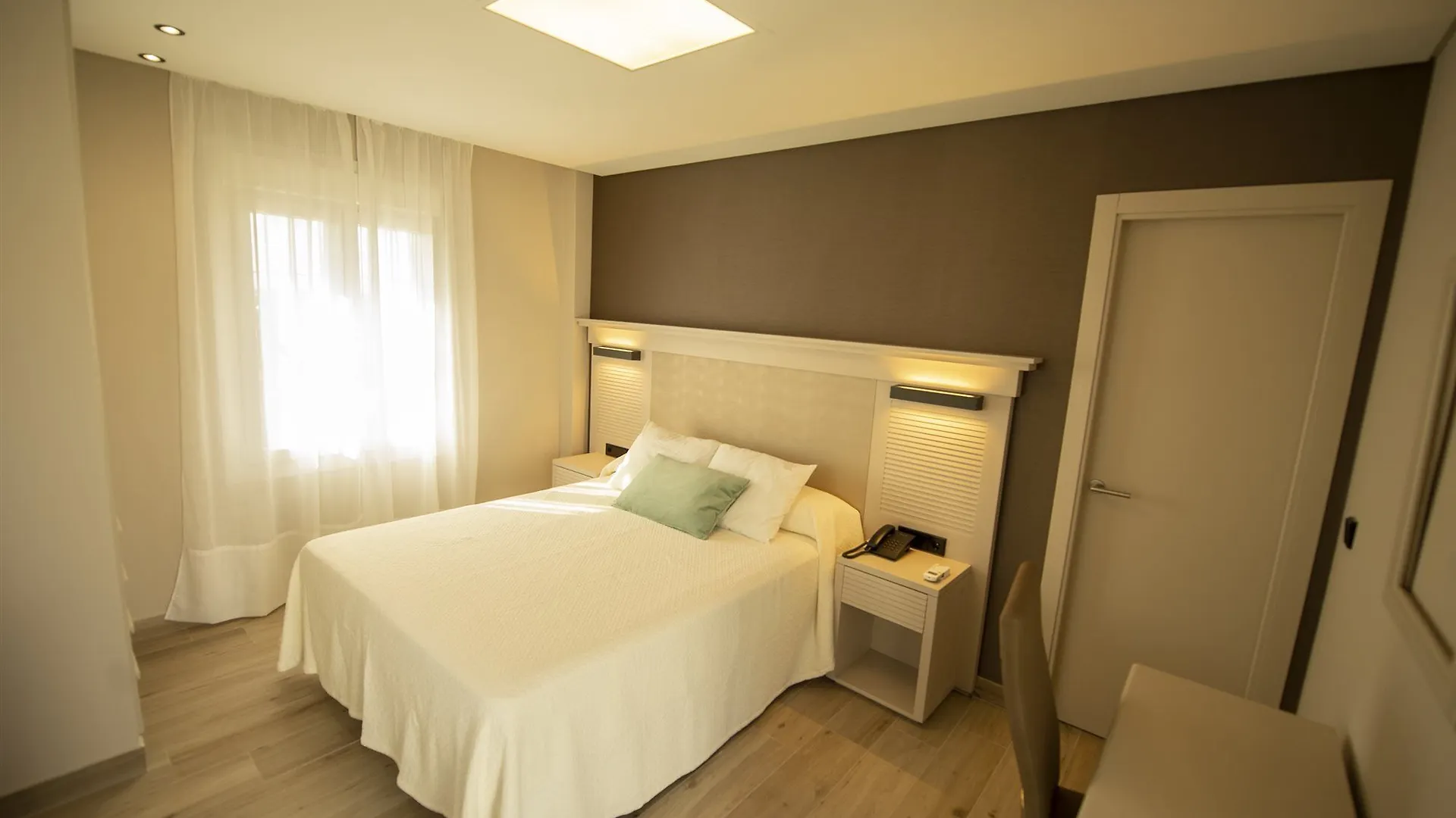 Hotel Diufain Conil De La Frontera